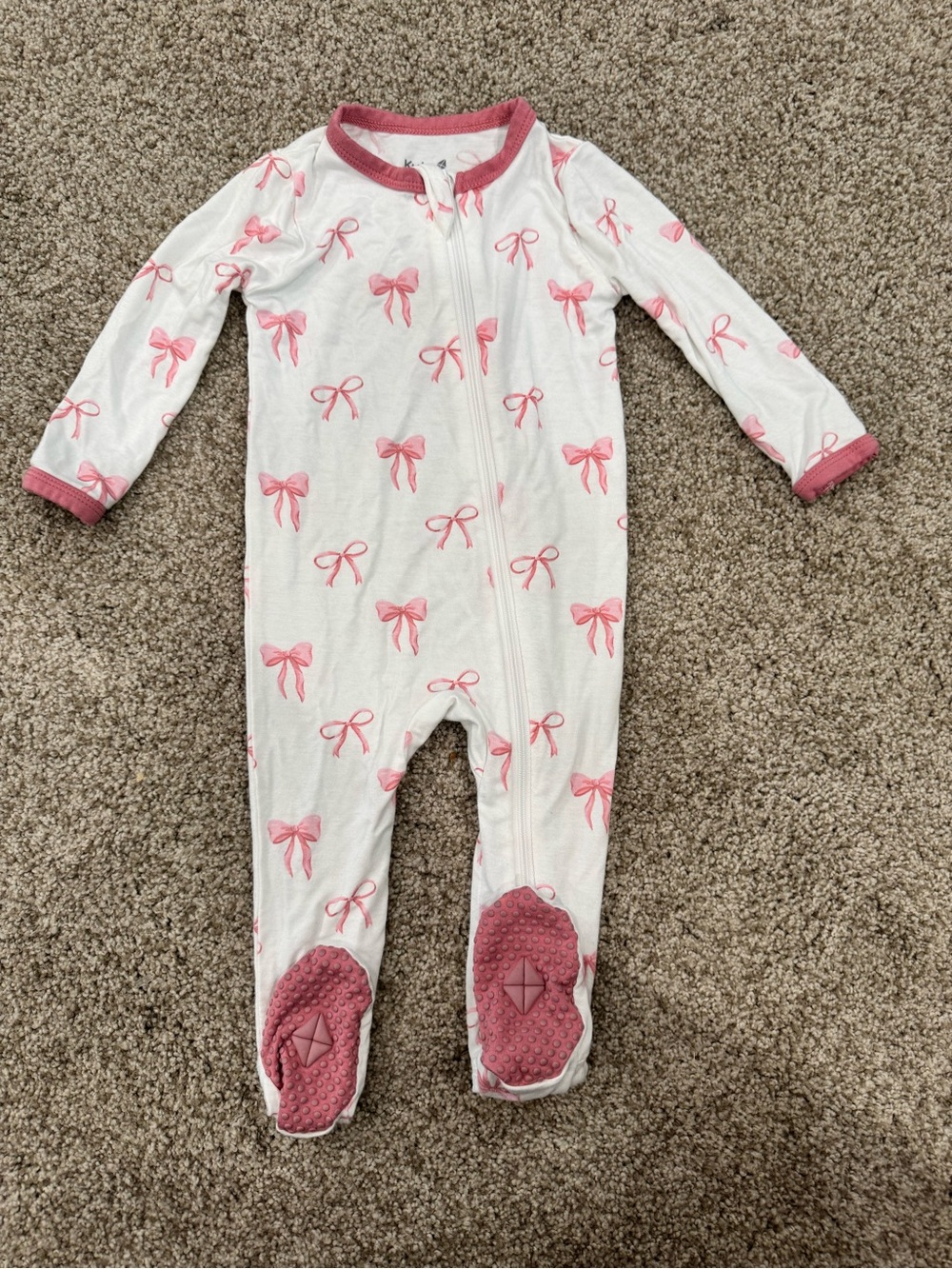 Kyte BABY White Footed One-Piece with Pink Bow Print